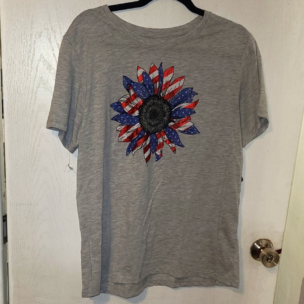 Gray Graphic T-Shirt with Sunflower Design